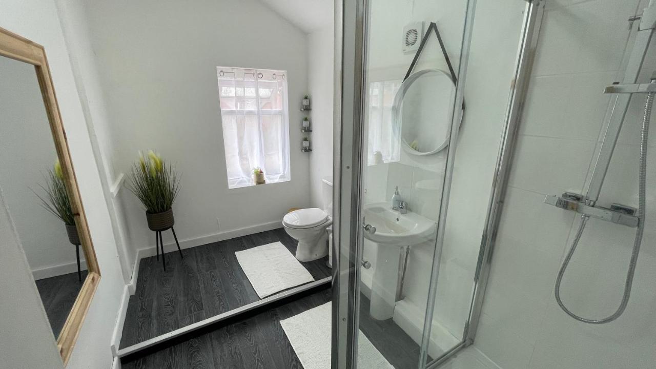 Spacious 6 Bed Home Near City & Albion Stadium Perfect For Contractors! Birmingham Zewnętrze zdjęcie