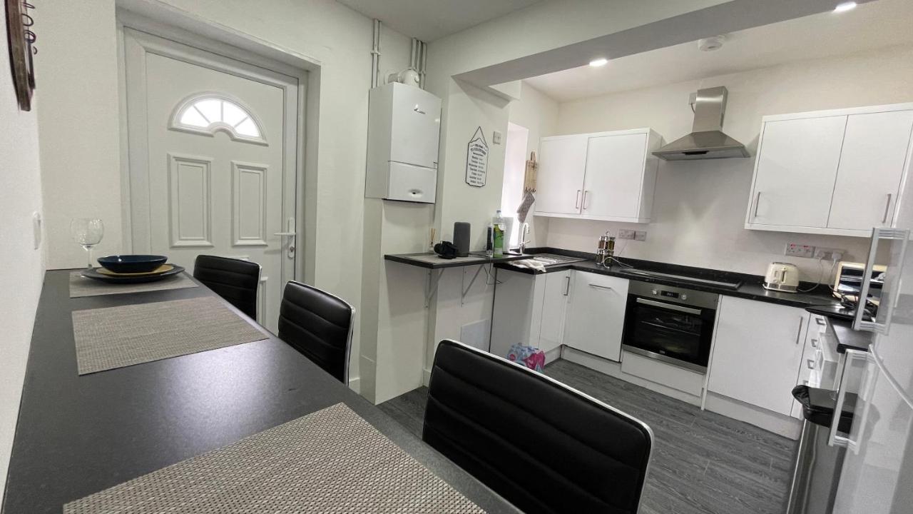Spacious 6 Bed Home Near City & Albion Stadium Perfect For Contractors! Birmingham Zewnętrze zdjęcie