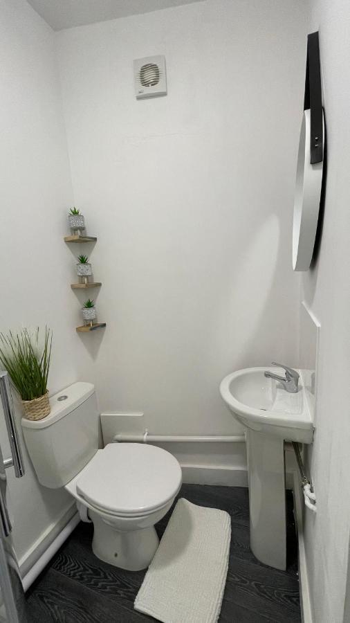 Spacious 6 Bed Home Near City & Albion Stadium Perfect For Contractors! Birmingham Zewnętrze zdjęcie